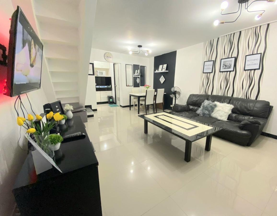 شقة Balcony & 2Br Townhouse - Near Clark Airport & Aqua Planet - Trp2 آنغلوس المظهر الخارجي الصورة